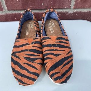 Tiger print TOMS